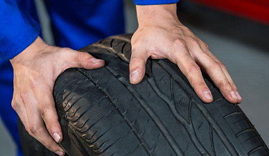 Как ремонтируют порезы и грыжи на покрышке